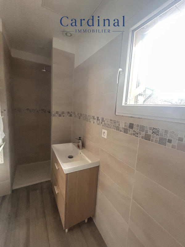 Fonds de commerce - Magasins - 305 m²