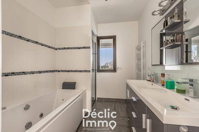 Maison - 280 m² - 7 pièces