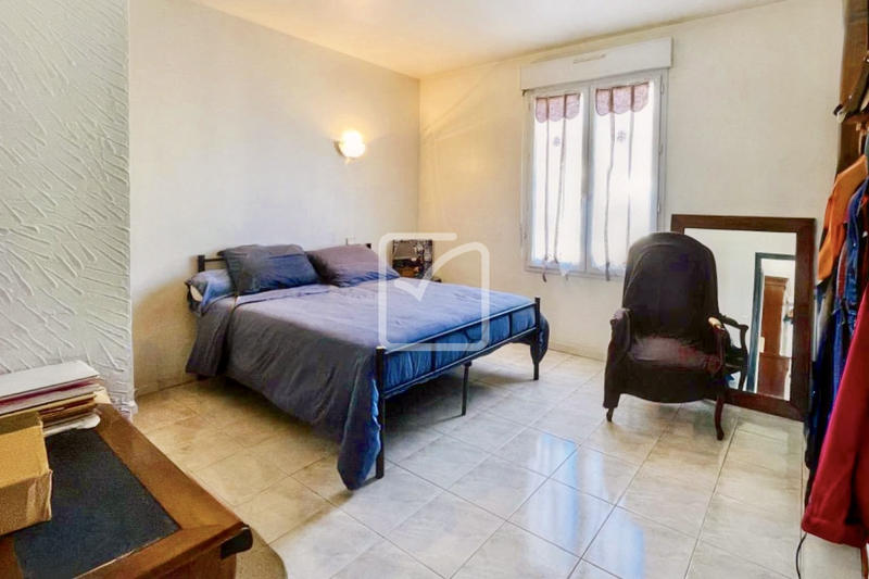 Maison - 281 m² - 9 pièces