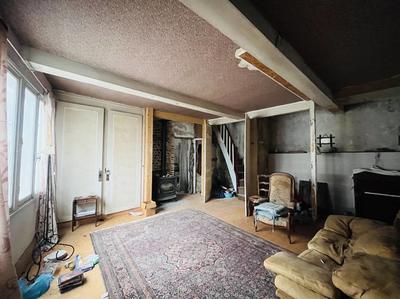 Maison - 99 m² - 6 pièces