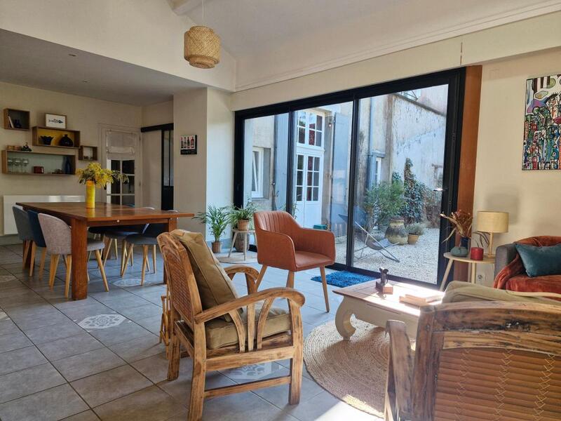 Maison - 225 m² - 7 pièces