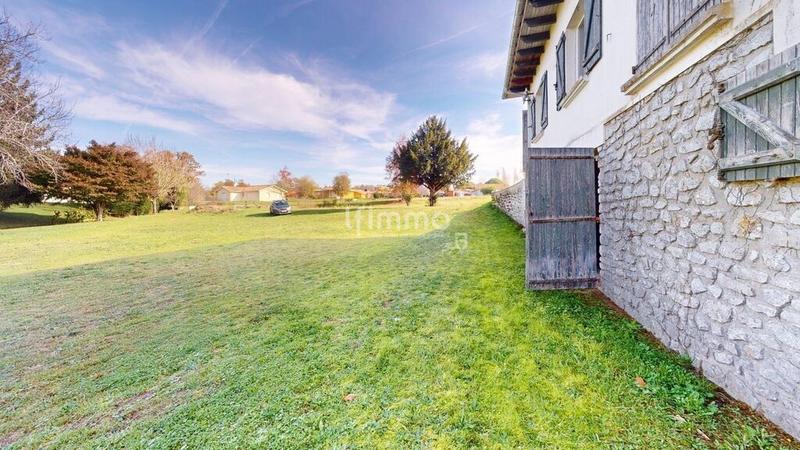 Maison - 382 m² - 9 pièces