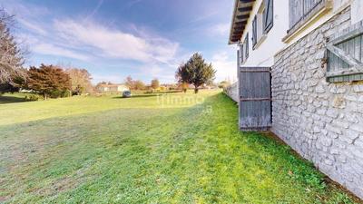 Maison - 382 m² - 9 pièces