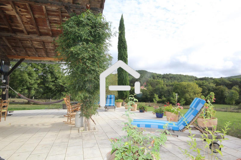 Corps de ferme - 300 m² - 8 pièces