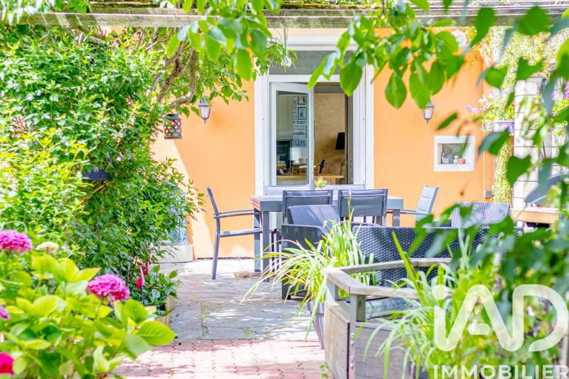 Maison - 180 m² - 9 pièces