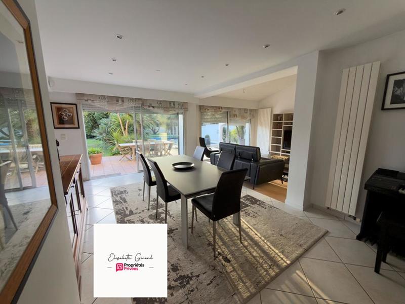 Maison - 205 m² - 6 pièces