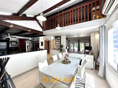 Villa - 255 m² - 6 pièces