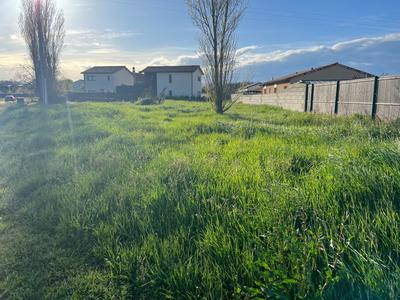 Terrain constructible - 714 m²