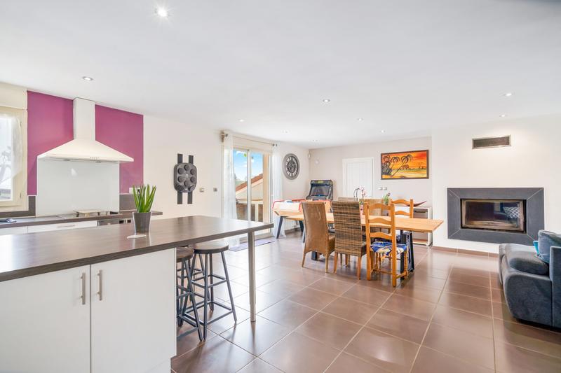 Maison - 999 m² - 255 pièces