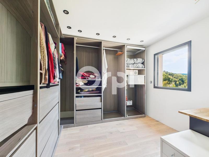 Maison - 204 m² - 6 pièces