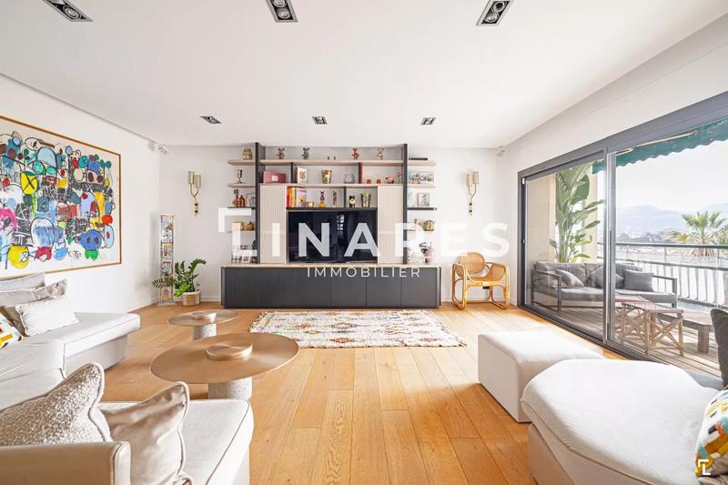 Appartement - 206 m² - 6 pièces