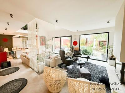 Maison - 205 m² - 10 pièces