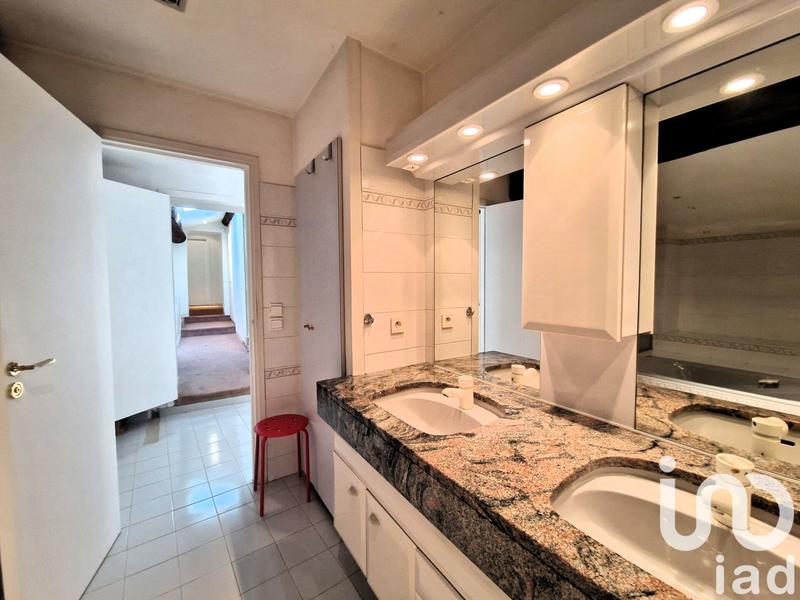 Maison - 290 m² - 9 pièces