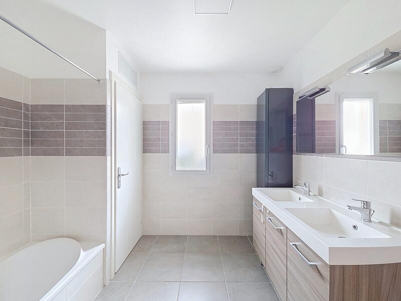 Maison - 111 m² - 5 pièces