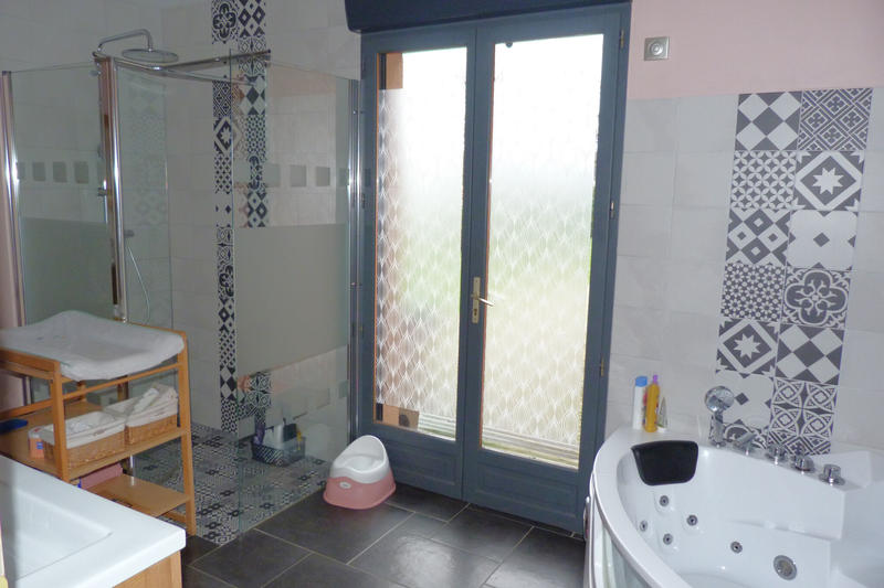 Maison - 213 m² - 10 pièces