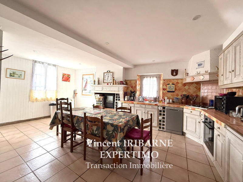 Maison - 202 m² - 7 pièces