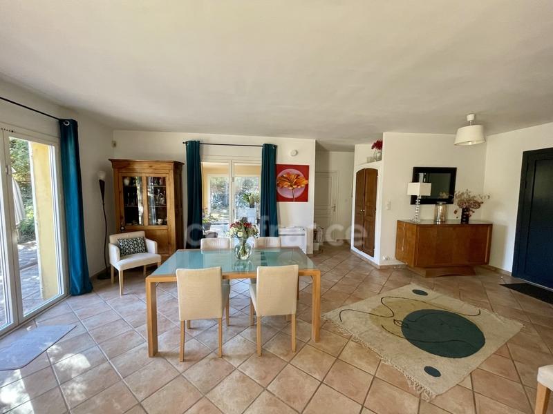 Maison - 180 m² - 6 pièces