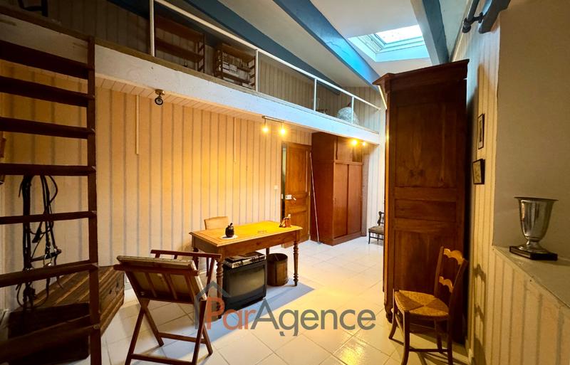 Maison - 241 m² - 8 pièces