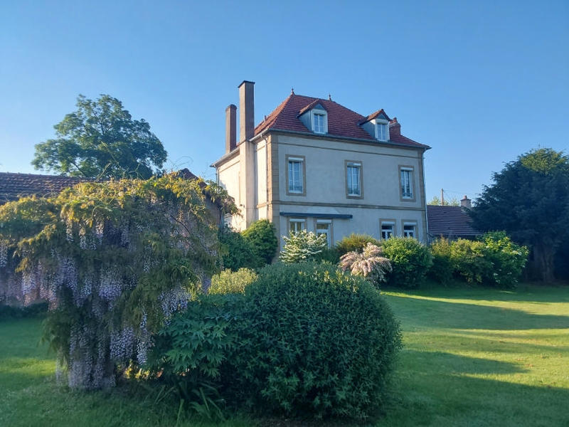 Maison de maîtres - 340 m² - 8 pièces