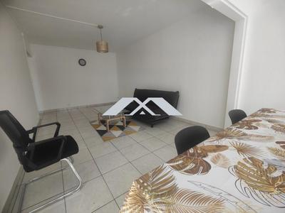 Appartement - 90 m² - 5 pièces