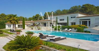 Villa - 600 m² - 12 pièces