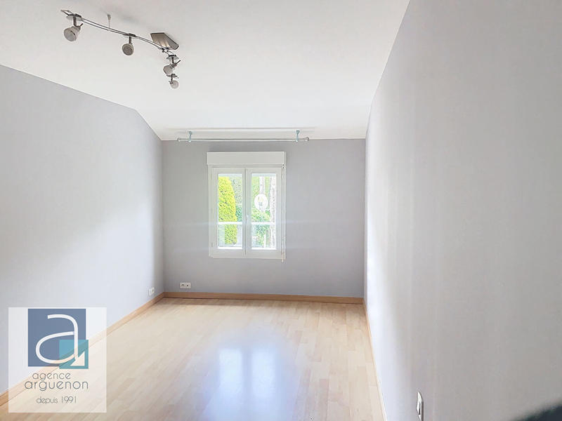 Maison - 219 m² - 7 pièces