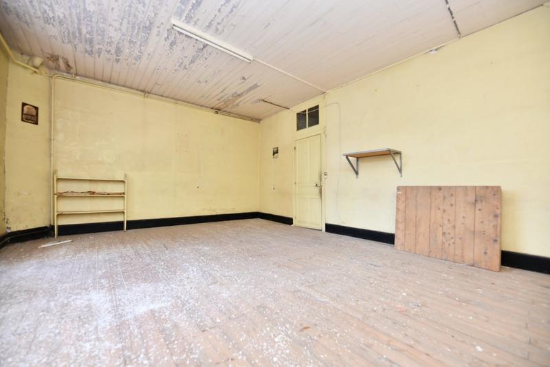 Maison - 1 100 m² - 30 pièces