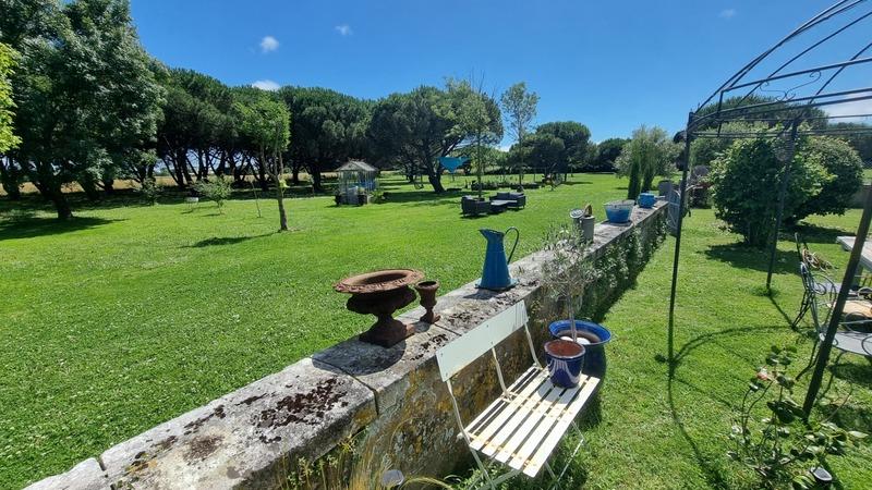 Propriété - 274 m² - 13 pièces