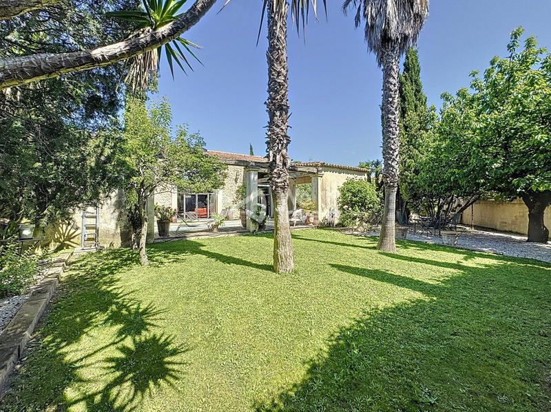 Maison - 220 m² - 8 pièces