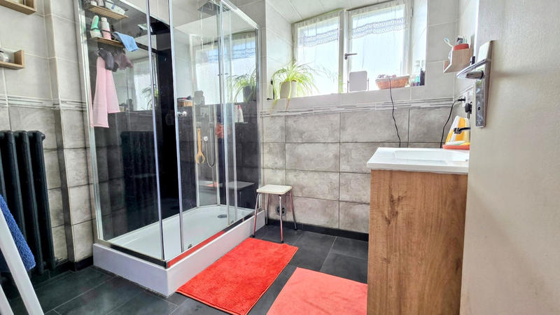 Propriété - 251 m² - 9 pièces