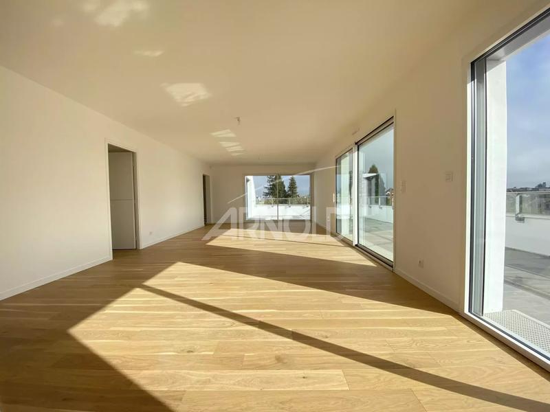 Appartement - 122 m² - 5 pièces