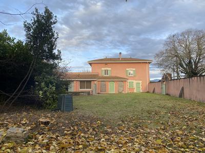 Maison - 211 m² - 7 pièces