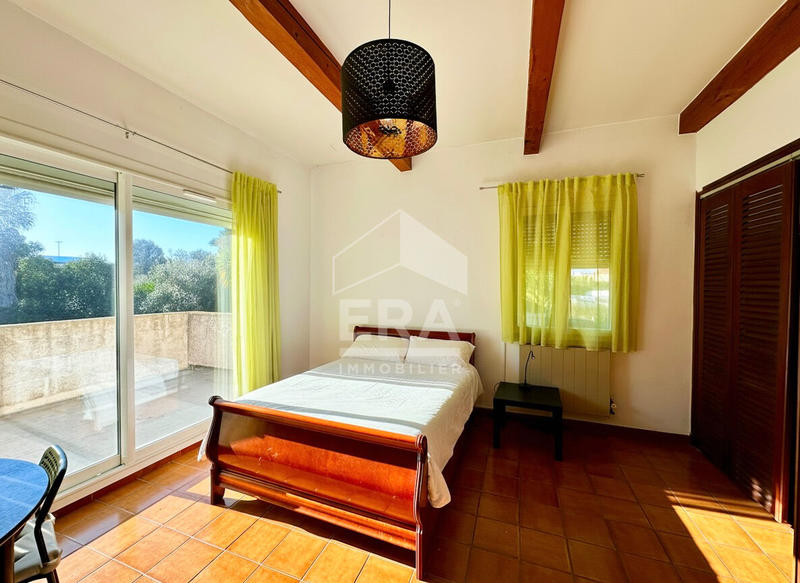 Maison - 235 m² - 8 pièces