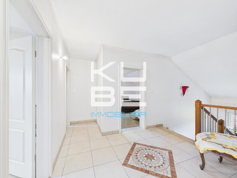 Maison - 220 m² - 8 pièces