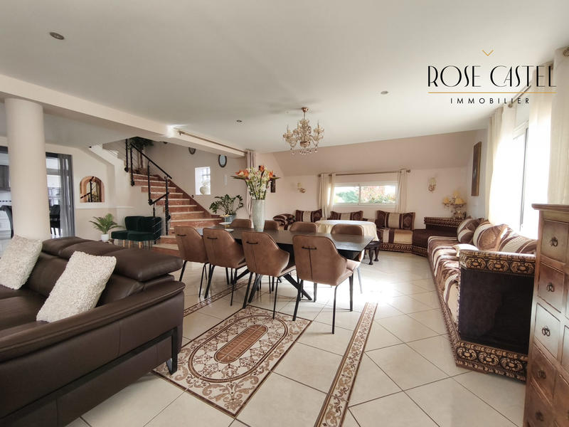 Maison - 221 m² - 6 pièces