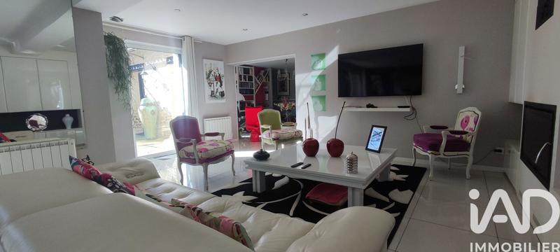 Maison - 277 m² - 9 pièces