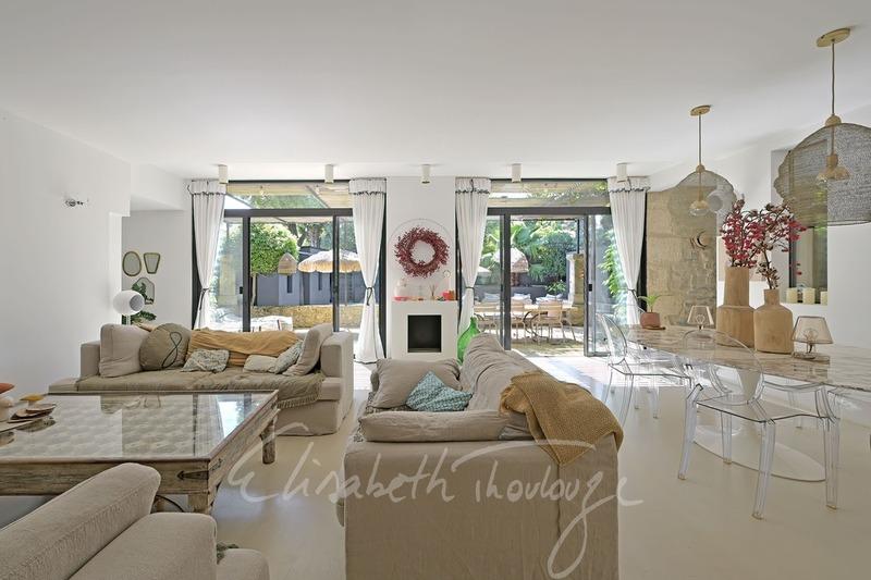 Maison - 220 m² - 6 pièces