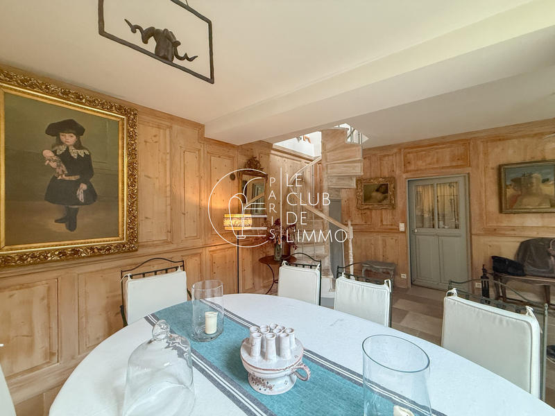 Maison - 280 m² - 10 pièces