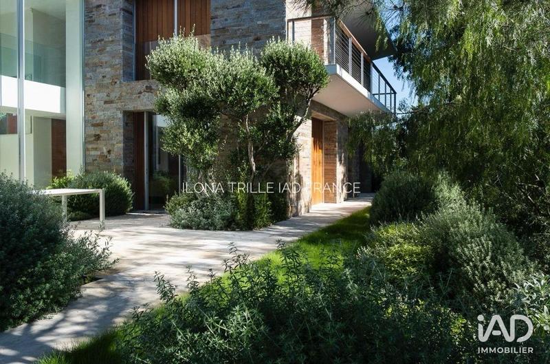 Maison - 300 m² - 5 pièces