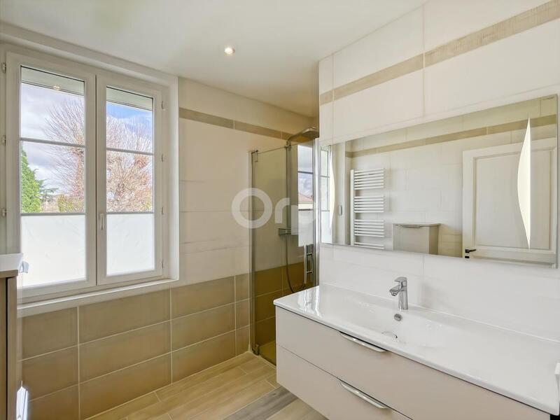 Maison - 237 m² - 6 pièces