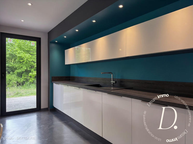 Maison - 235 m² - 6 pièces