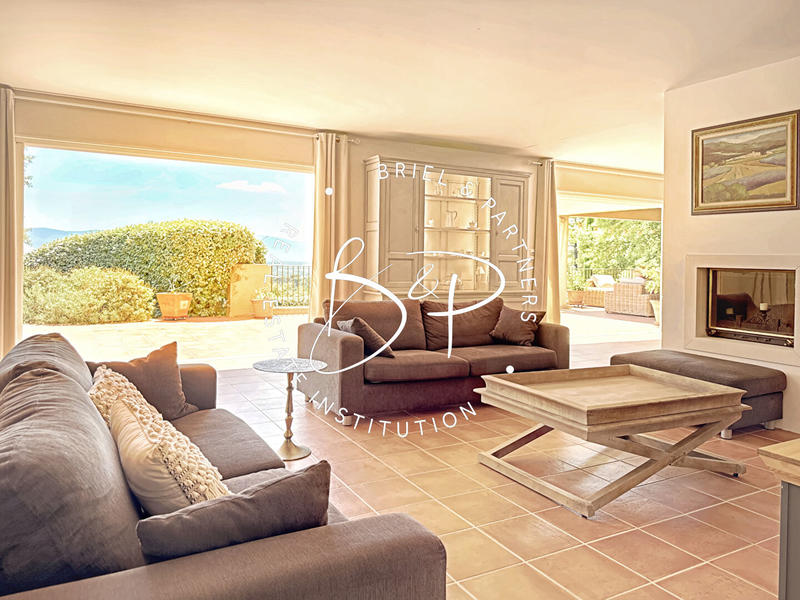 Maison - 267 m² - 8 pièces