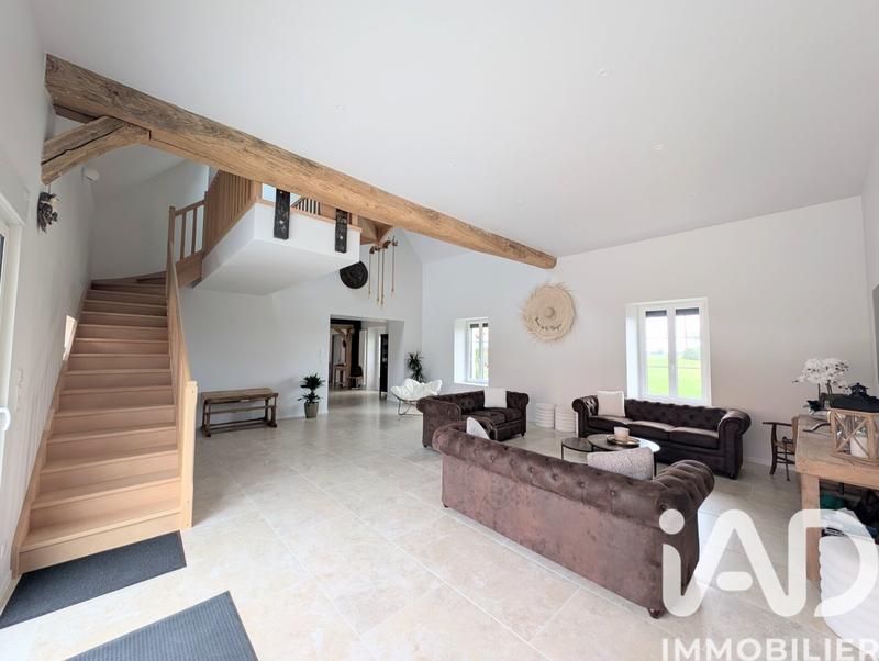 Maison - 370 m² - 6 pièces