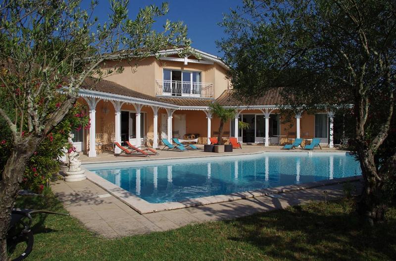 Demeure - 453 m² - 11 pièces