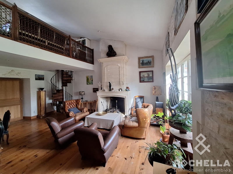 Maison ancienne - 255 m² - 8 pièces