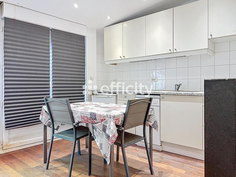 Maison - 240 m² - 7 pièces