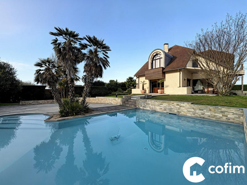 Maison - 238 m² - 7 pièces