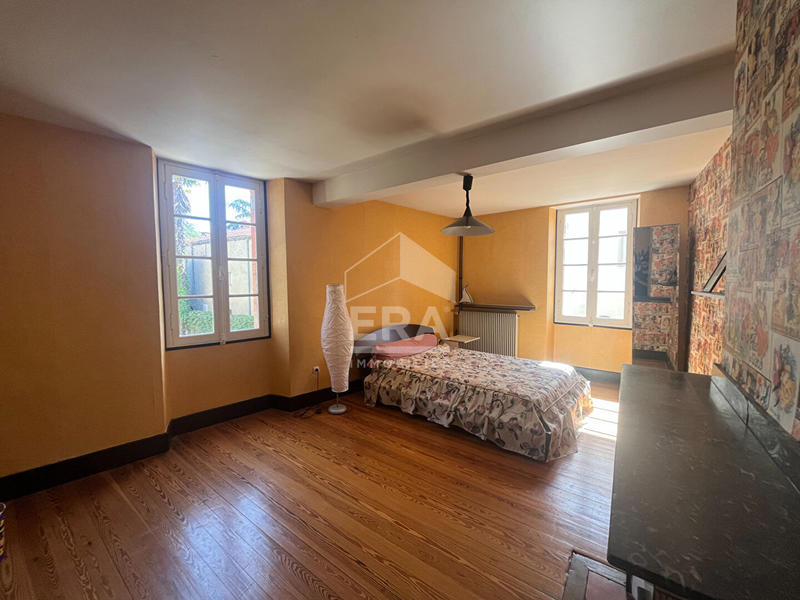 Maison - 370 m² - 8 pièces