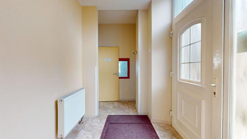 Local d'activités - 141 m² - 5 pièces