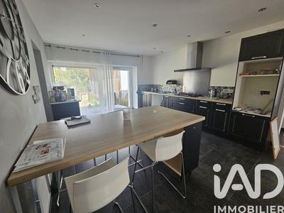 Maison - 232 m² - 7 pièces